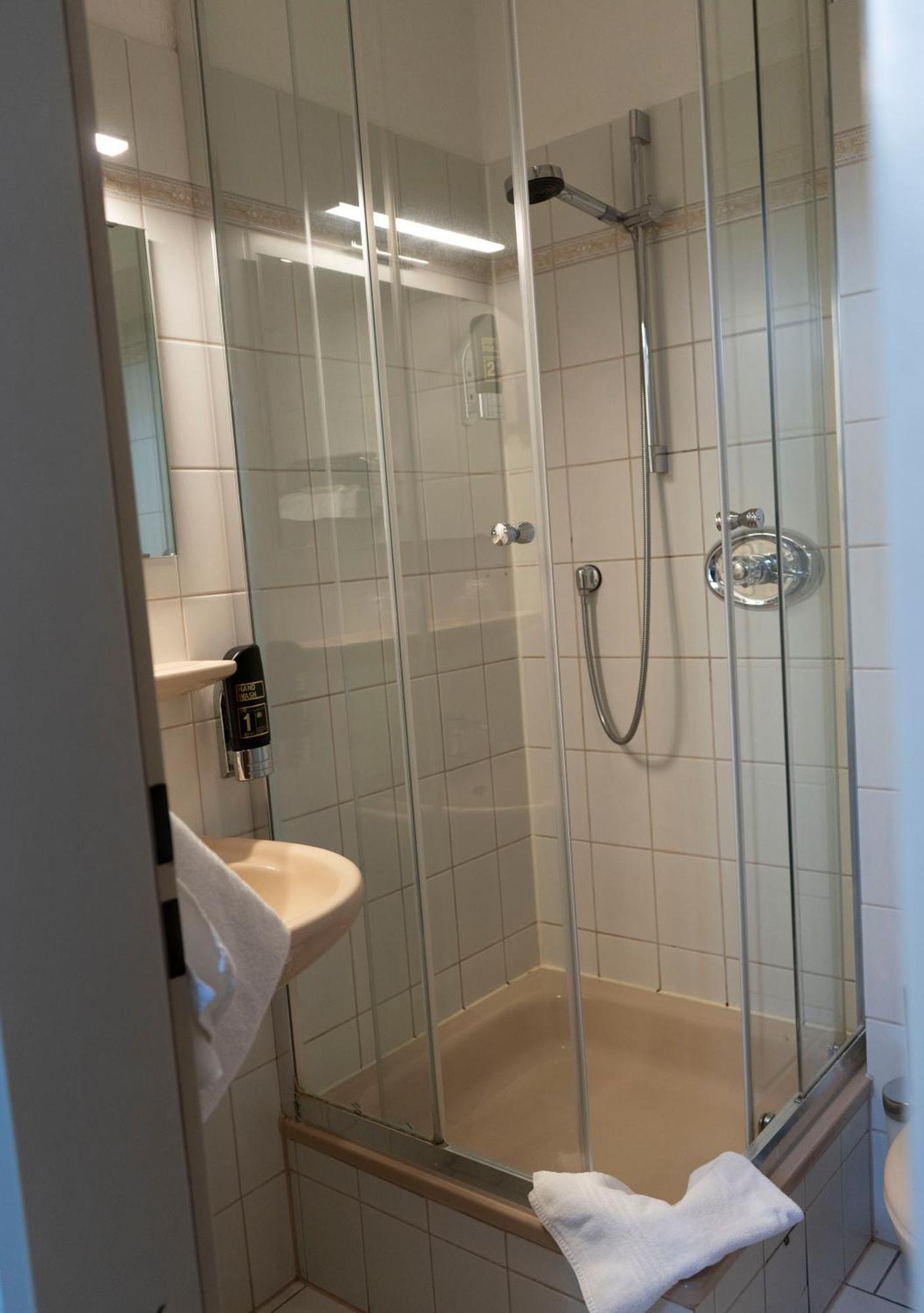 Gaststaette Zur Eiche Hotell Hannover Exteriör bild